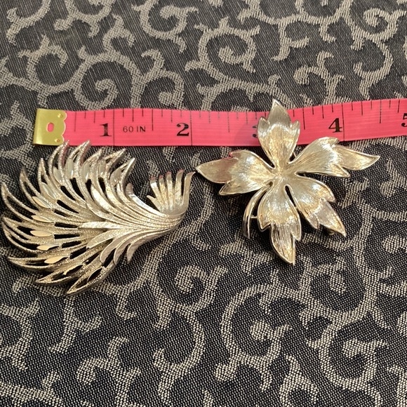 Vintage Monet Brooches - Picture 6 of 6